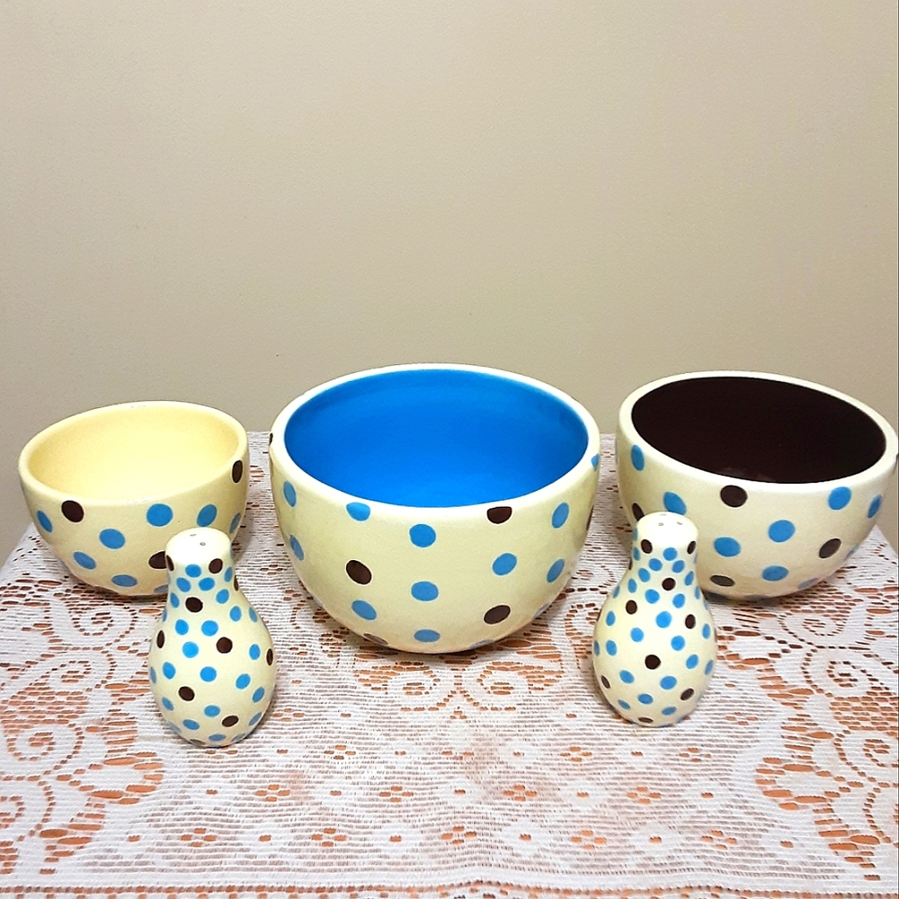 Bowl Set/3 with Salt and Pepper Shakers